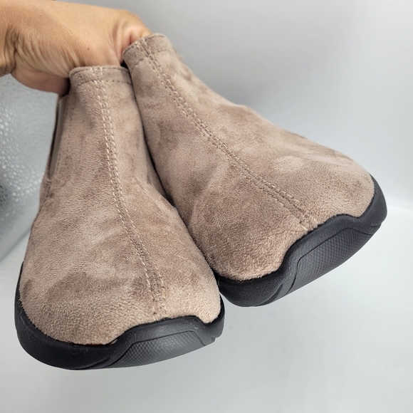 NWOB Earth Origins Dayana Casual Booties Women’s. Size 8M Faux Suede Round Toe - Picture 3 of 11